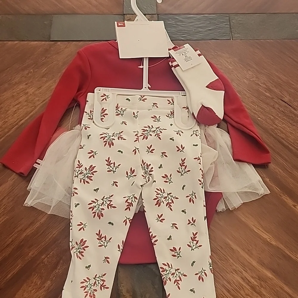 Pl. baby 4 Piece Holiday Outfit, NWT! Size 9months